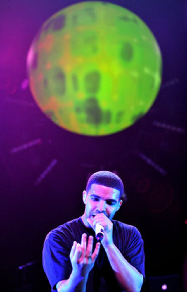Drake performs at the Fox Theatre