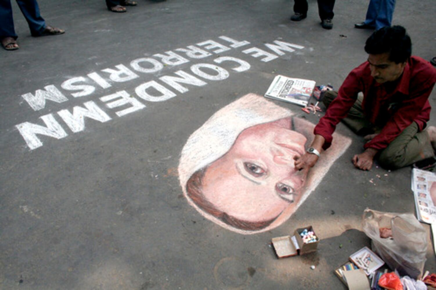 Pakistan mourns, buries Bhutto
