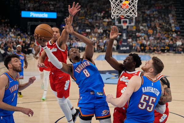 Oklahoma City Thunder forward Jalen Williams (8) shoots the ball past Memphis Grizzlies guard Desmond Bane, left, and guard Vince Williams Jr., right, during the first half in Game 4 of an NBA basketball first-round playoff series Saturday, April 26, 2025, in Memphis, Tenn. (AP Photo/George Walker IV)