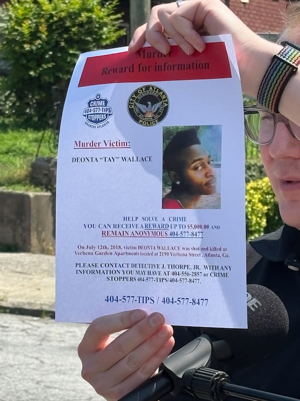 Atlanta police officers passed out flyers on Wednesday to residents at the apartments where 30-year-old Deonta Wallace was killed in 2018. (David Aaro/AJC)