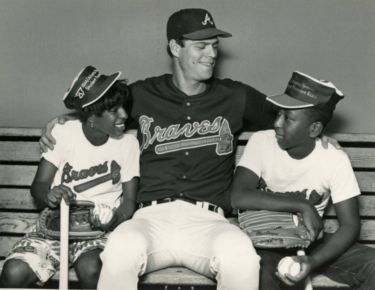 Atlanta Braves Dale Murphy at Martin Luther King, Jr. Middle School in 1986.