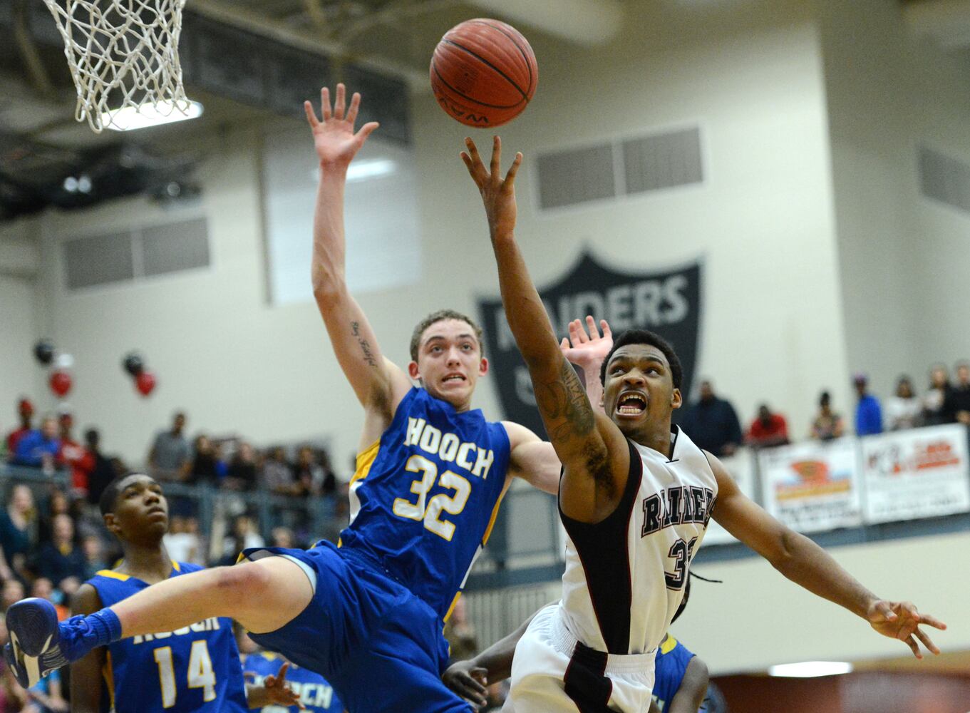 Cougars defeat Raiders 74-71