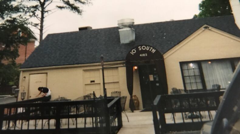 Restaurateur Justin Anthony opened 10 Degrees South in 1998 in a bungalow on Roswell Road, just north of the dining action in the heart of Buckhead. It was the in thing to open a restaurant in a small bungalow,” he said. The South African-inspired restaurant has gone through about seven design changes in its 20 years in business. This photo was taken in 2001. Photo credit: 10 Degrees South.