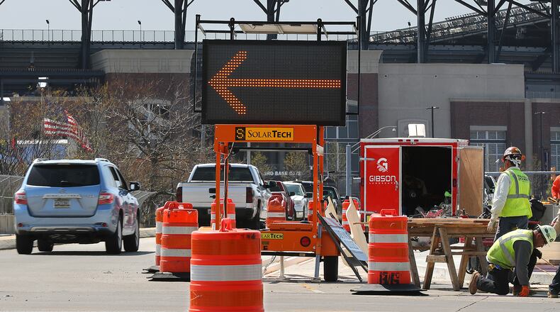 March 23, 2017, Atlanta: Traffic negotiates closed lanes as construction continues on Windy Ridge Parkway to SunTrust Park on the bridge over I-75 on Thursday, March 23, 2017, in Atlanta.   Curtis Compton/ccompton@ajc.com