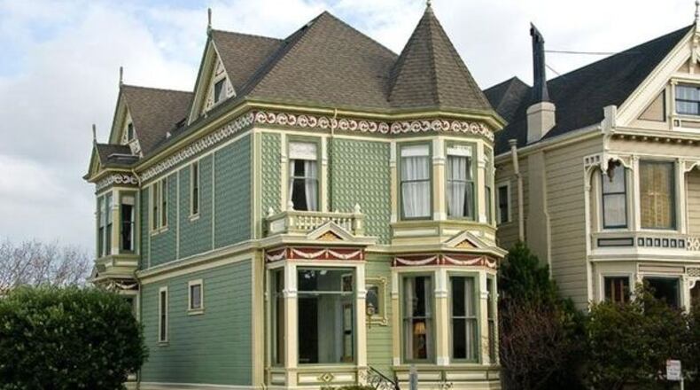 One of San Francisco's famous "Painted Ladies" has sold for $900,000 dollars less than its asking price.