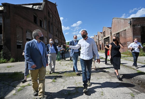 Adam Rosenfelt (center), owner of Atomic Entertainment, gives EPA administrator Andrew Wheeler (left) a tour of Pullman Yards on Thursday, May 28, 2020 during the COVID pandemic. (Hyosub Shin/AJC 2020)
