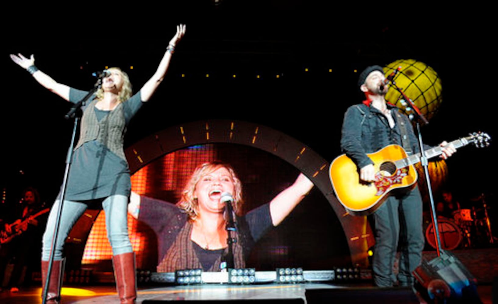 Sugarland at Verizon Wireless Amphitheatre