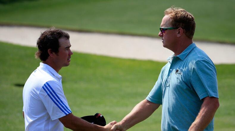 Charley Hoffman (R) shakes hands with playing partner Brian Harman after firing a 5-under-par 67 in the first round of the Masters on Thursday. (AP photo)