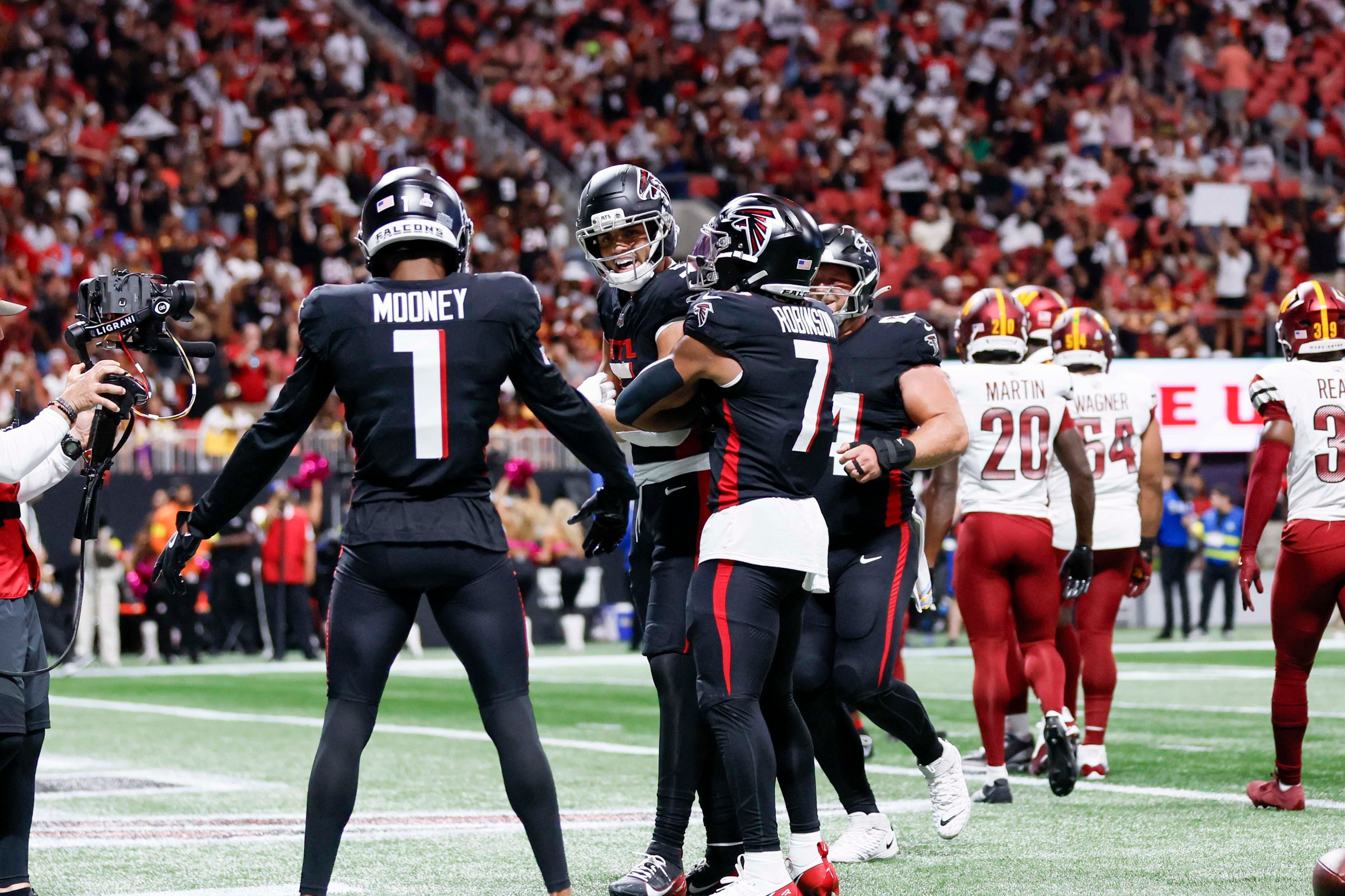Atlanta Falcons wide receiver Drake London celebrates with teammates after scoring a touchdown during the first half of an NFL game against the Washington Commanders at Mercedes-Benz Stadium in Atlanta on Sunday, September 28, 2025. (Miguel Martinez/AJC)