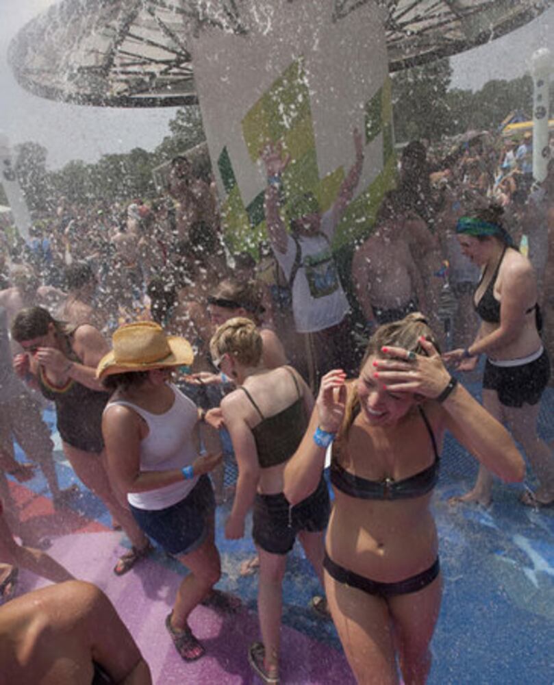 Music fans flock to Bonnaroo 2011