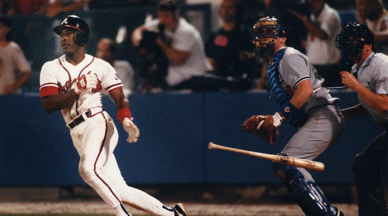 Ron Gant smacks a bases-loaded single to drive in the winning run against the Dodgers in 1991. (Walt Stricklin / AJC staff)