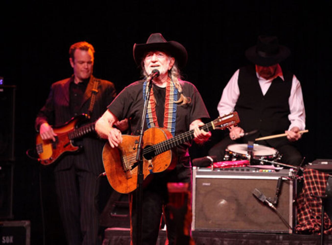 Willie Nelson jams at the Tabernacle