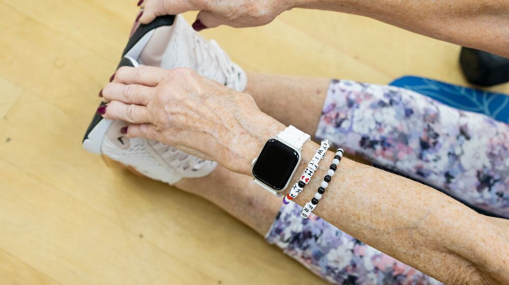 After winter slowdowns, stretching and slowly easing into a fitness routine can help older adults rebuild lost strength and flexibility. (Leslye Davis/The New York Times 2025)