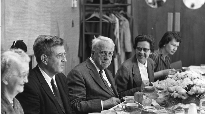 Robert Frost joins Agnes Scott College faculty for dinner during his January 1962 visit. From left: Janet Preston, George Hayes, Frost, Margaret Pepperdene, unidentified. 
Courtesy Agnes Scott College