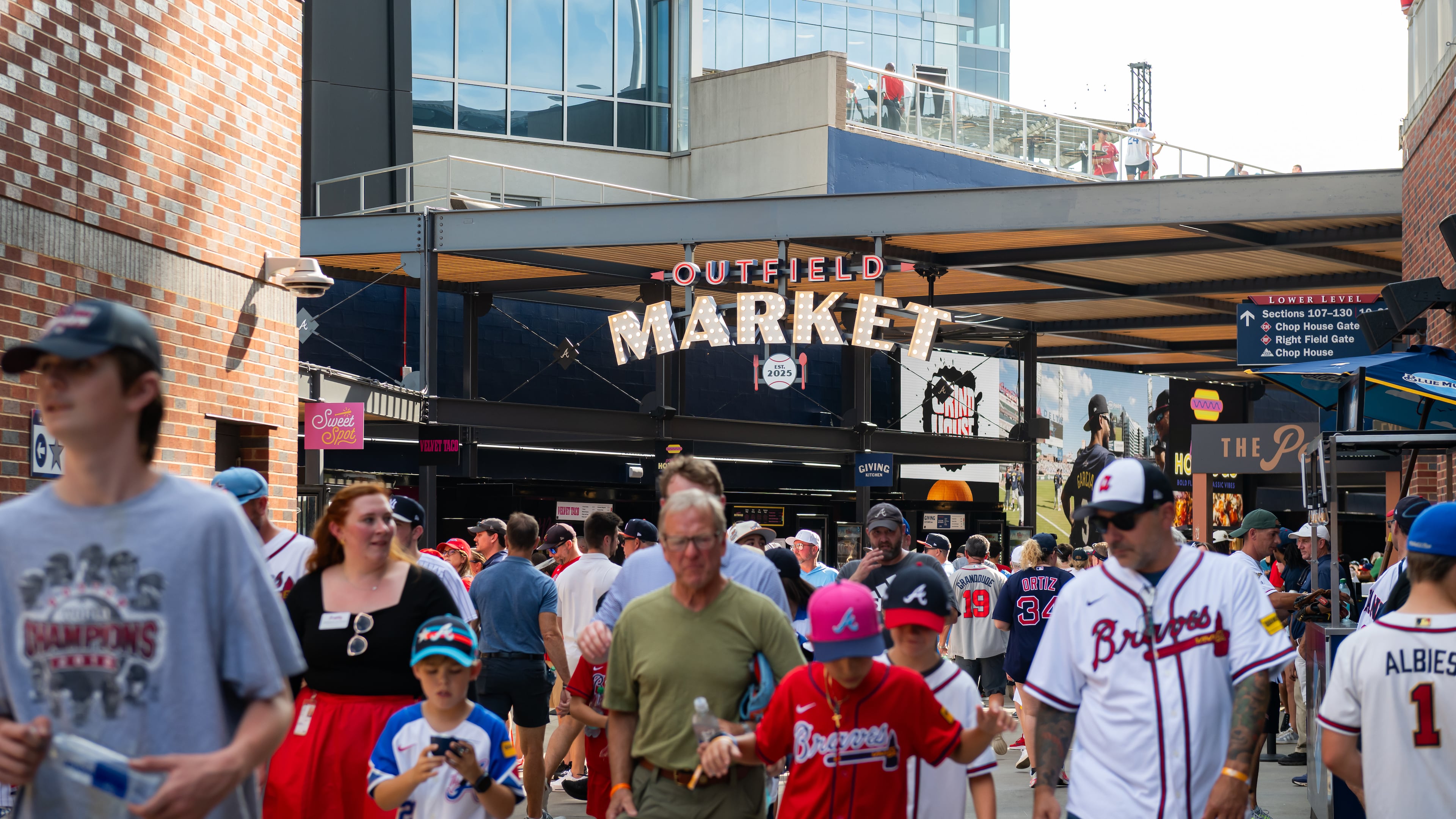 Delaware North, the hospitality vendor for the Atlanta Braves, partnered with local restaurants to open Outfield Market for the 2025 baseball season. (Courtesy of Delaware North)