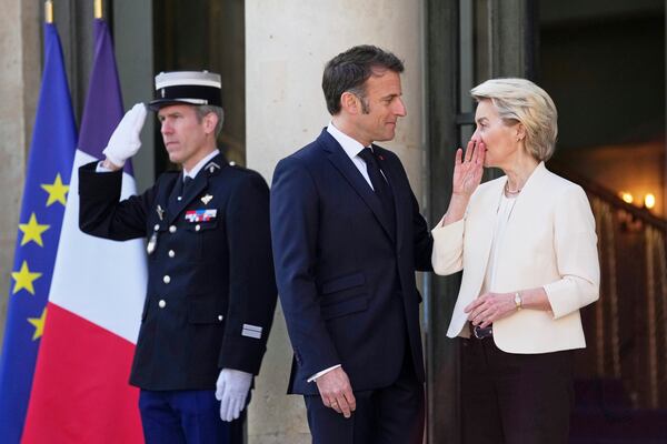 French President Emmanuel Macron, center, speaks with European Commission President Ursula von der Leyen during arrivals for a summit on Ukraine at the Elysee Palace in Paris, Thursday, March 27, 2025 . (AP Photo/Thibault Camus)