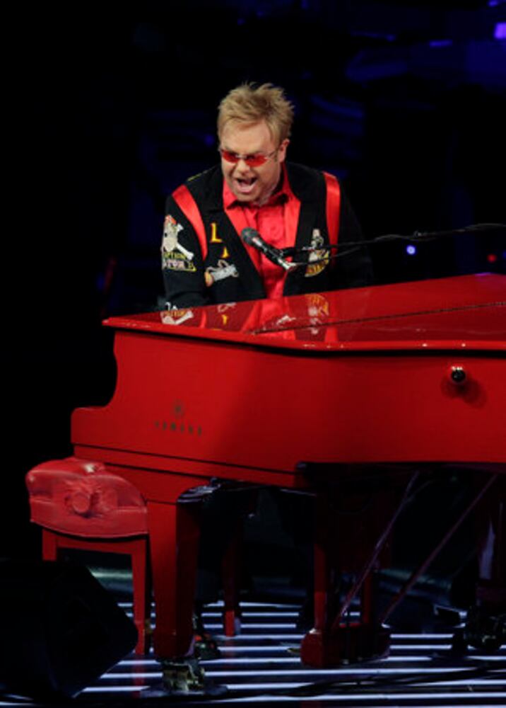 Elton John says goodbye to Vegas