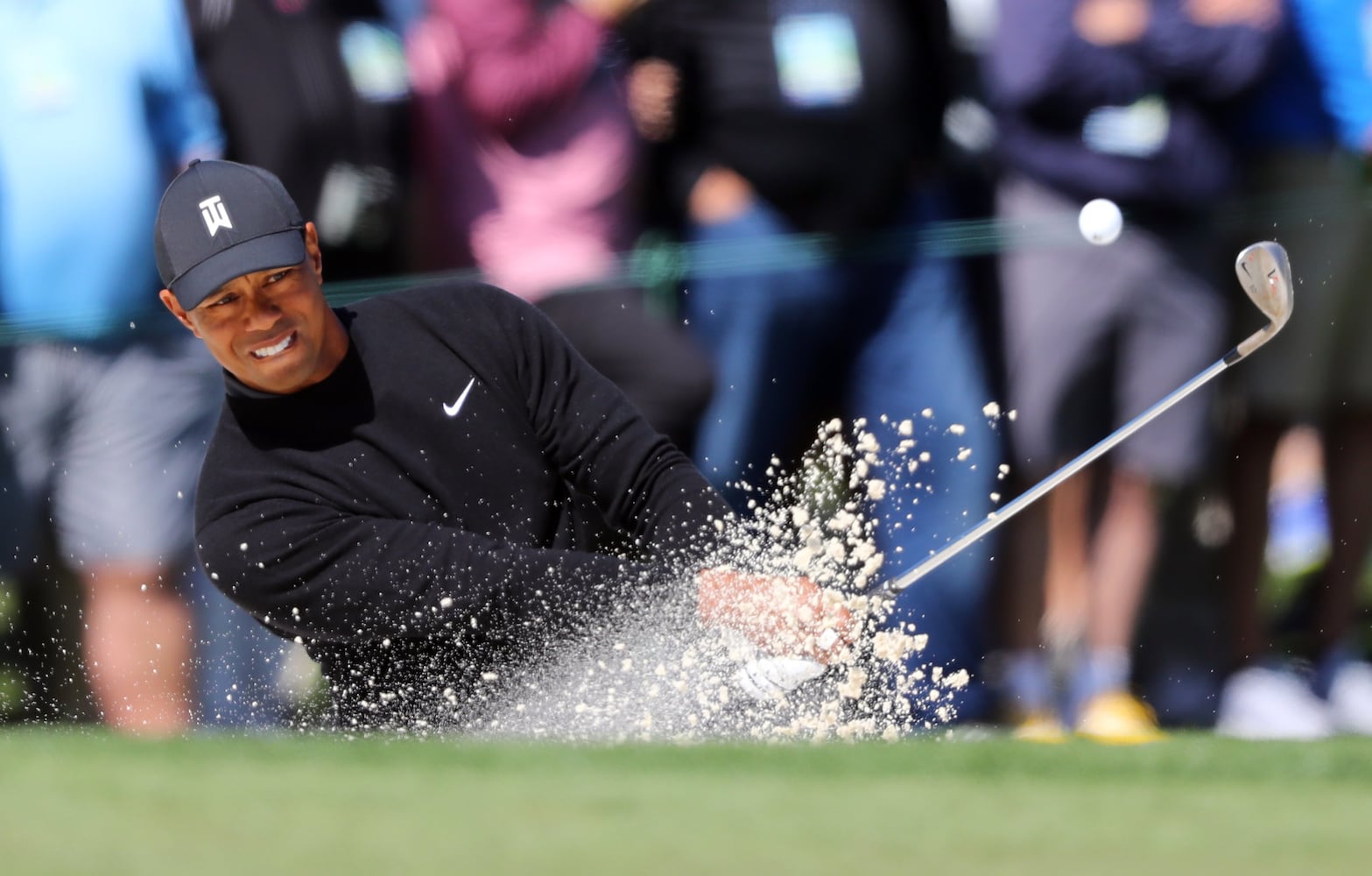 Photos: Tiger Woods at the Masters Thursday