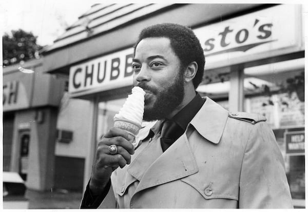 Basketball player Walt Frazier takes a nostalgic tour of the Sweet Auburn district and the surrounding neighborhoods where he grew up, Dec. 18, 1983. (Atlanta Journal-Constitution Photographic Archives. Special Collections and Archives, Georgia State University Library)