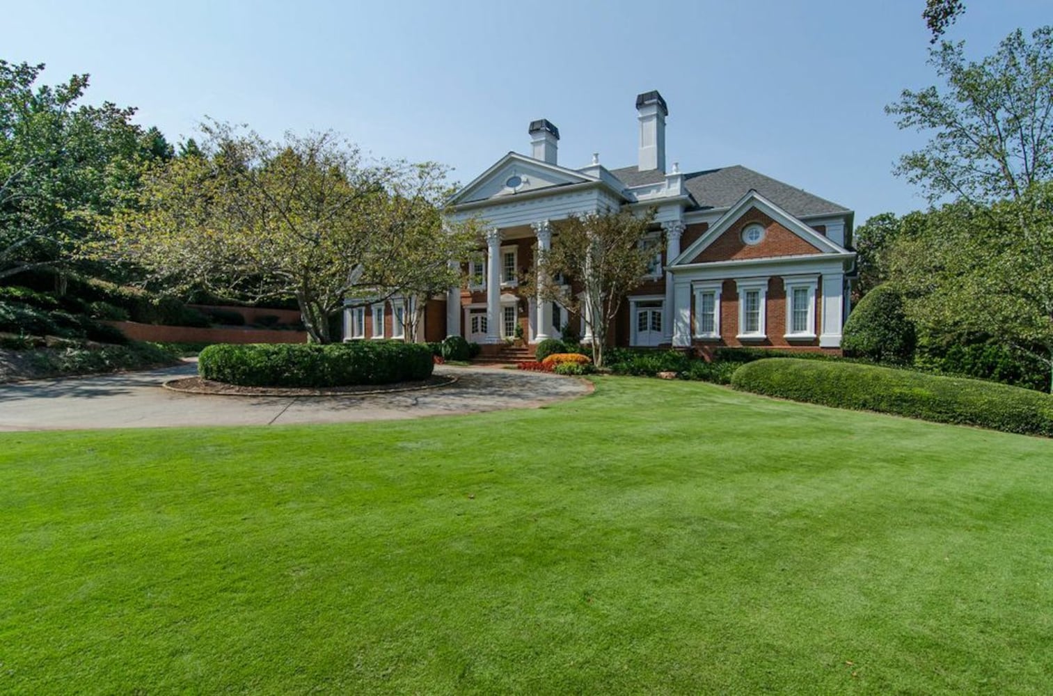 Former Braves pitcher is selling Alpharetta estate