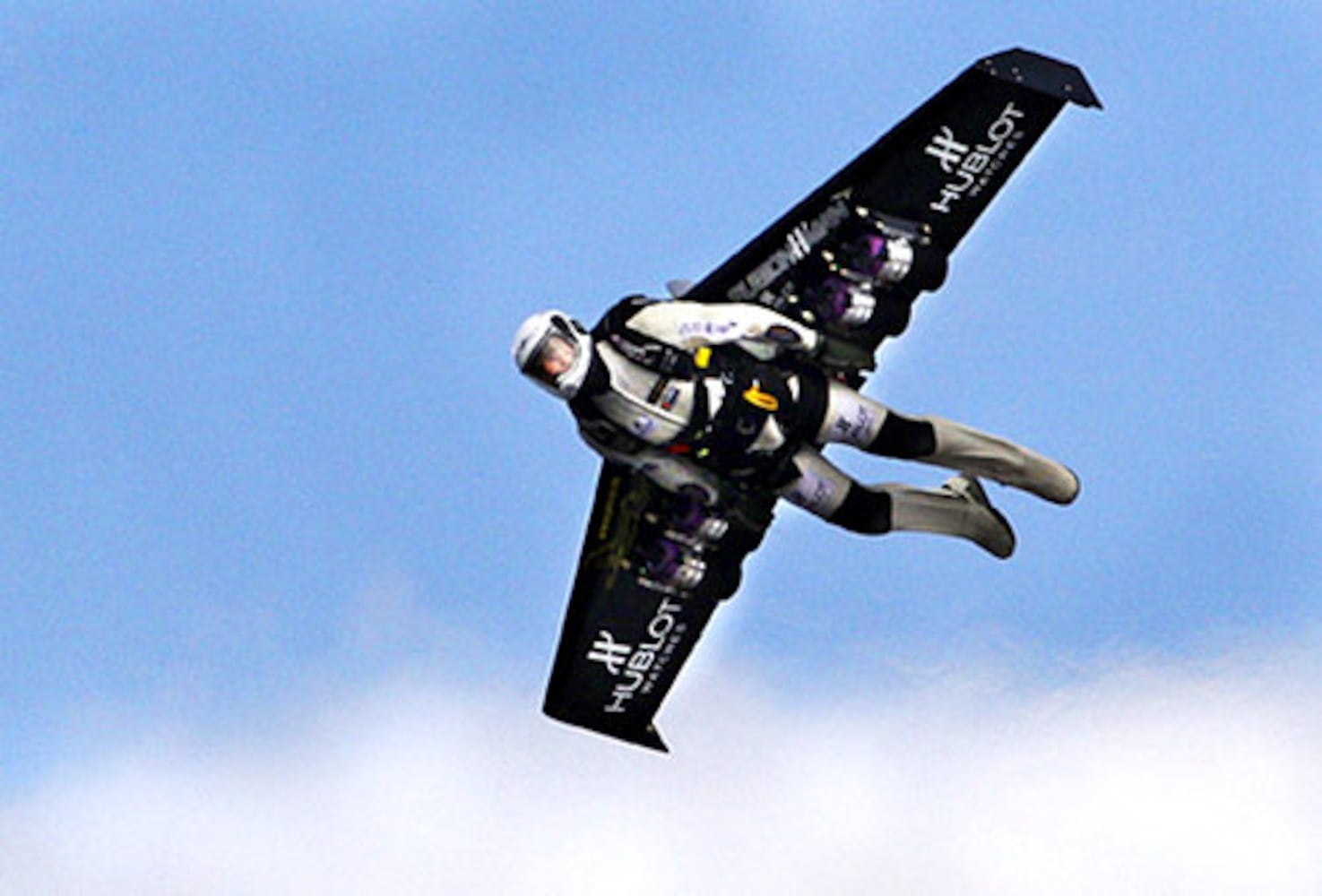 Rocket man' soars over Swiss Alps