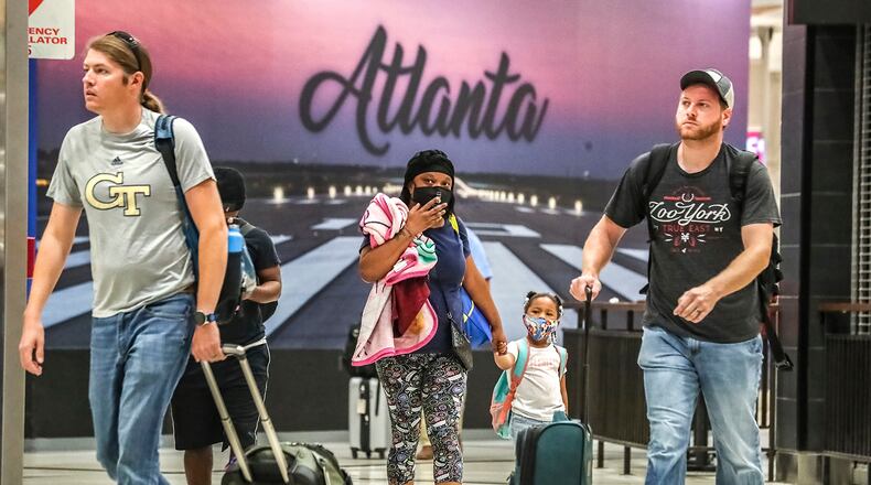 Hartsfield-Jackson International Airport: Kenyatta Culver (left-center) and daughter Adriel-4 (right-center) from Florida enter the atrium as they were sandwiched with travelers at Hartsfield-Jackson International domestic Airport on Thursday, Sept. 1, 2022. (John Spink/Atlanta Journal-Constitution/TNS)