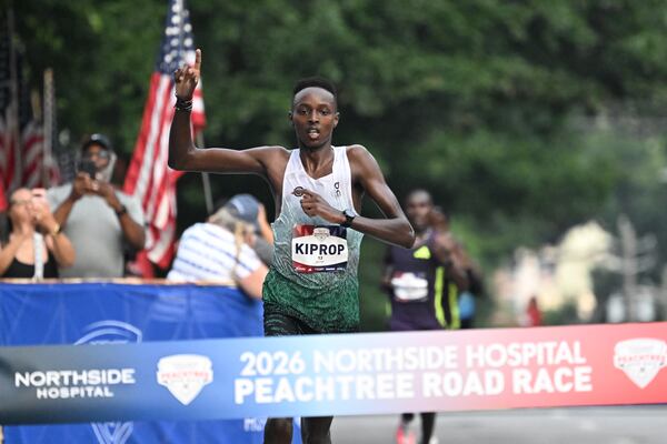 Patrick Kiprop won the men's elite division, with a time of 27:36. (Hyosub Shin/AJC)