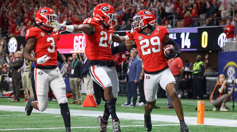 Georgia Bulldogs defensive back Christopher Smith (29) runs back a blocked LSU Tigers field goal attempt for a 95 yard touchdown during the first half of the SEC Championship Game at Mercedes-Benz Stadium in Atlanta on Saturday, Dec. 3, 2022. (Jason Getz / Jason.Getz@ajc.com)