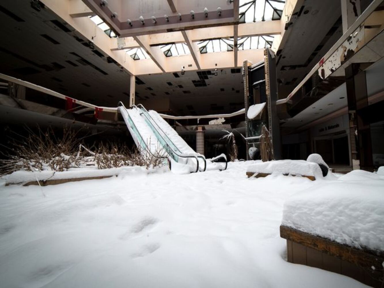 PHOTOS: Snow fills abandoned Ohio mall in eerie photos