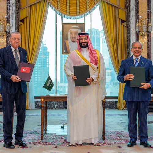 From left, Turkish President Recep Tayyip Erdogan, Saudi Crown Prince Mohammed bin Salman and Pakistani Prime Minister Shehbaz Sharif pose after signing a trilateral defense agreement in Mecca, Saudi Arabia, Friday, Aug. 7, 2026. (Saudi Press Agency via AP)