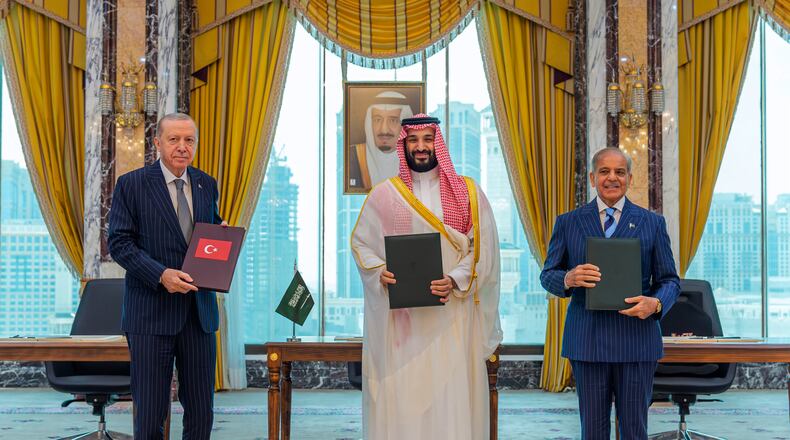 From left, Turkish President Recep Tayyip Erdogan, Saudi Crown Prince Mohammed bin Salman and Pakistani Prime Minister Shehbaz Sharif pose after signing a trilateral defense agreement in Mecca, Saudi Arabia, Friday, Aug. 7, 2026. (Saudi Press Agency via AP)