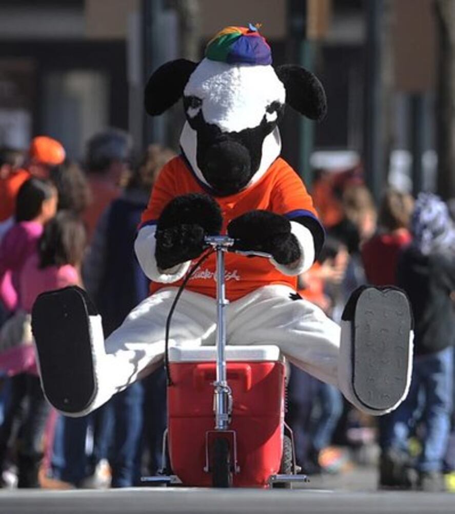 2011 Chick-fil-A Bowl Parade