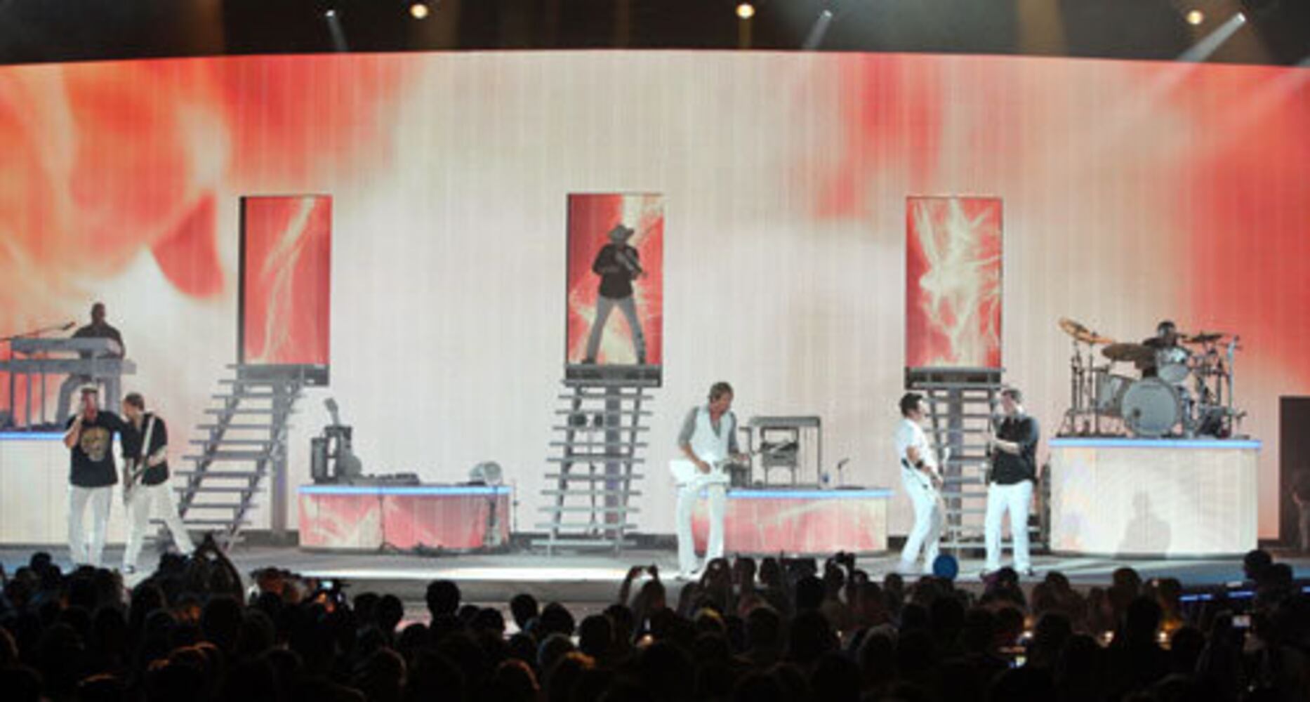 Rascal Flatts and Sara Evans at Aaron's Amphitheatre
