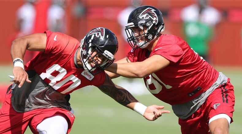 072916 FLOWERY BRANCH: Falcons tight ends rookie Austin Hooper (right) and Levin Toilolo face off in a drill during training camp on Friday, July 29, 2016, in Flowery Branch.   Curtis Compton /ccompton@ajc.com