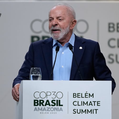 Brazilian President Luiz Inacio Lula da Silva addresses a plenary session of the COP30 U.N. Climate Summit in Belem, Brazil, Thursday, Nov. 6, 2025. (AP Photo/Eraldo Peres)