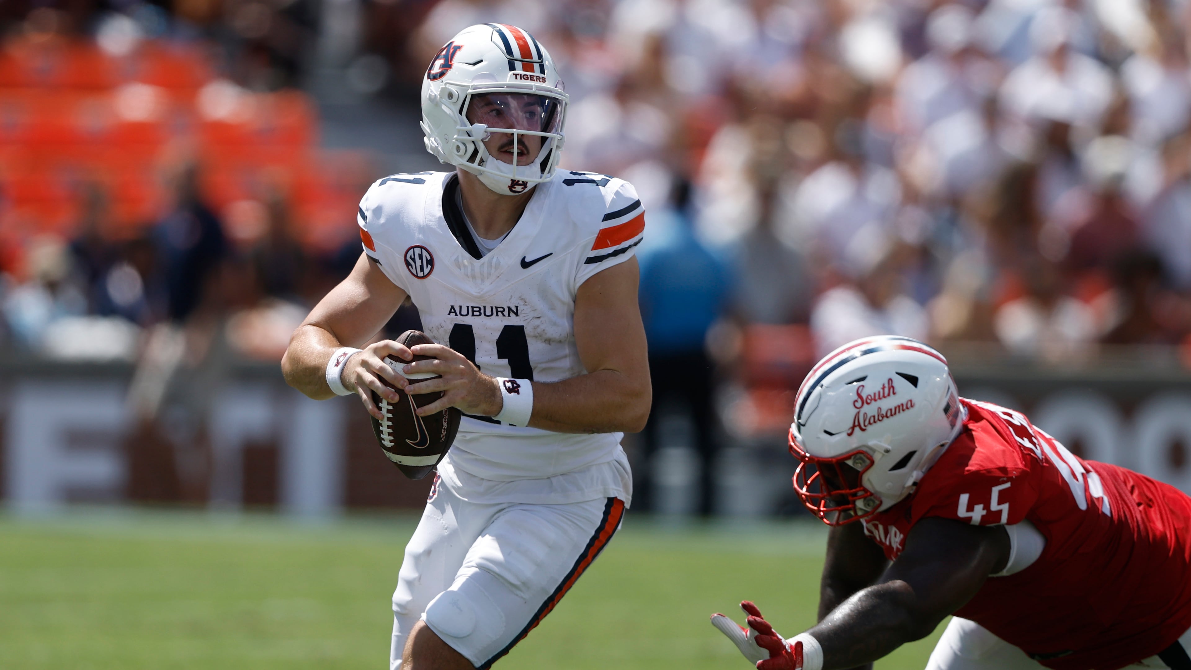 Auburn quarterback Jackson Arnold will likely be the most pivotal figure in Saturday's game against Georgia. (Butch Dill/AP)