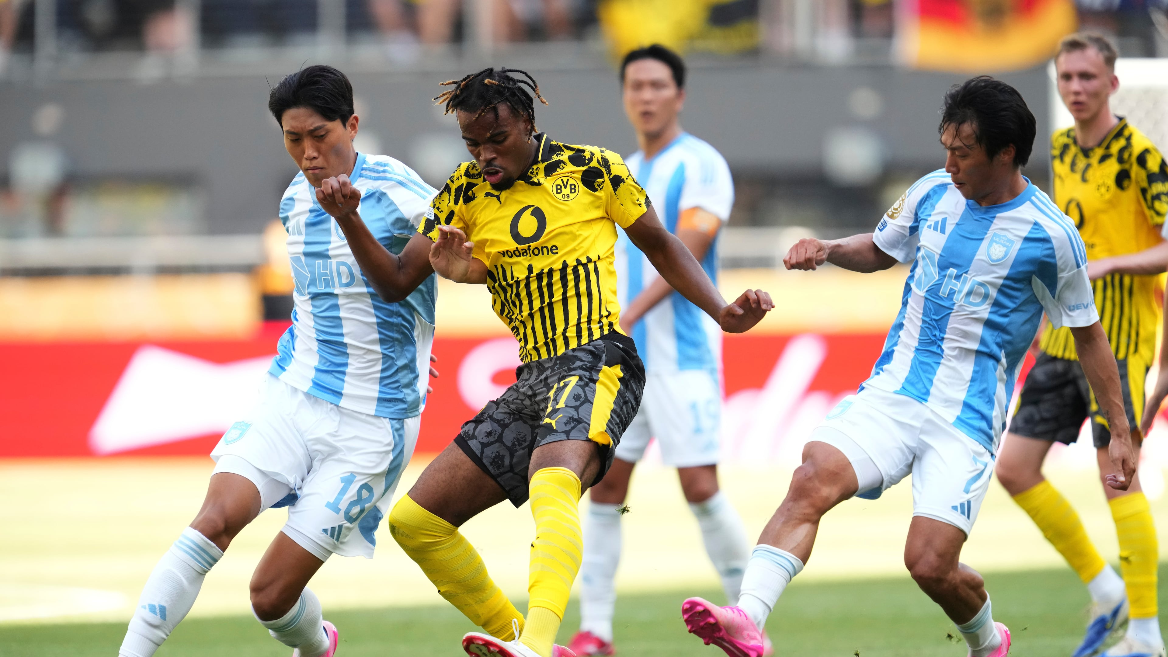 Borussia Dortmund's Carney Chukwuemeka, center, controls the ball as Ulsan HD's Heo Yool, left, and Ko Seung-beom try to stop him during the Club World Cup Group F soccer match between Borussia Dortmund and Ulsan in Cincinnati, Wednesday, June 25, 2025. (Jeff Dean/AP)