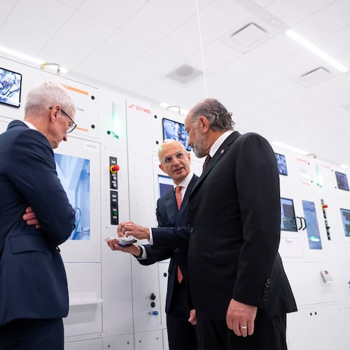 Apple COO Sabih Khan, center, and CEO Tim Cook, left, give U.S. Secretary of Commerce Howard Lutnick a tour of a learning lab at Apple's Advanced Manufacturing Center in Houston, Thursday, Aug. 13, 2026. (AP Photo/Annie Mulligan)