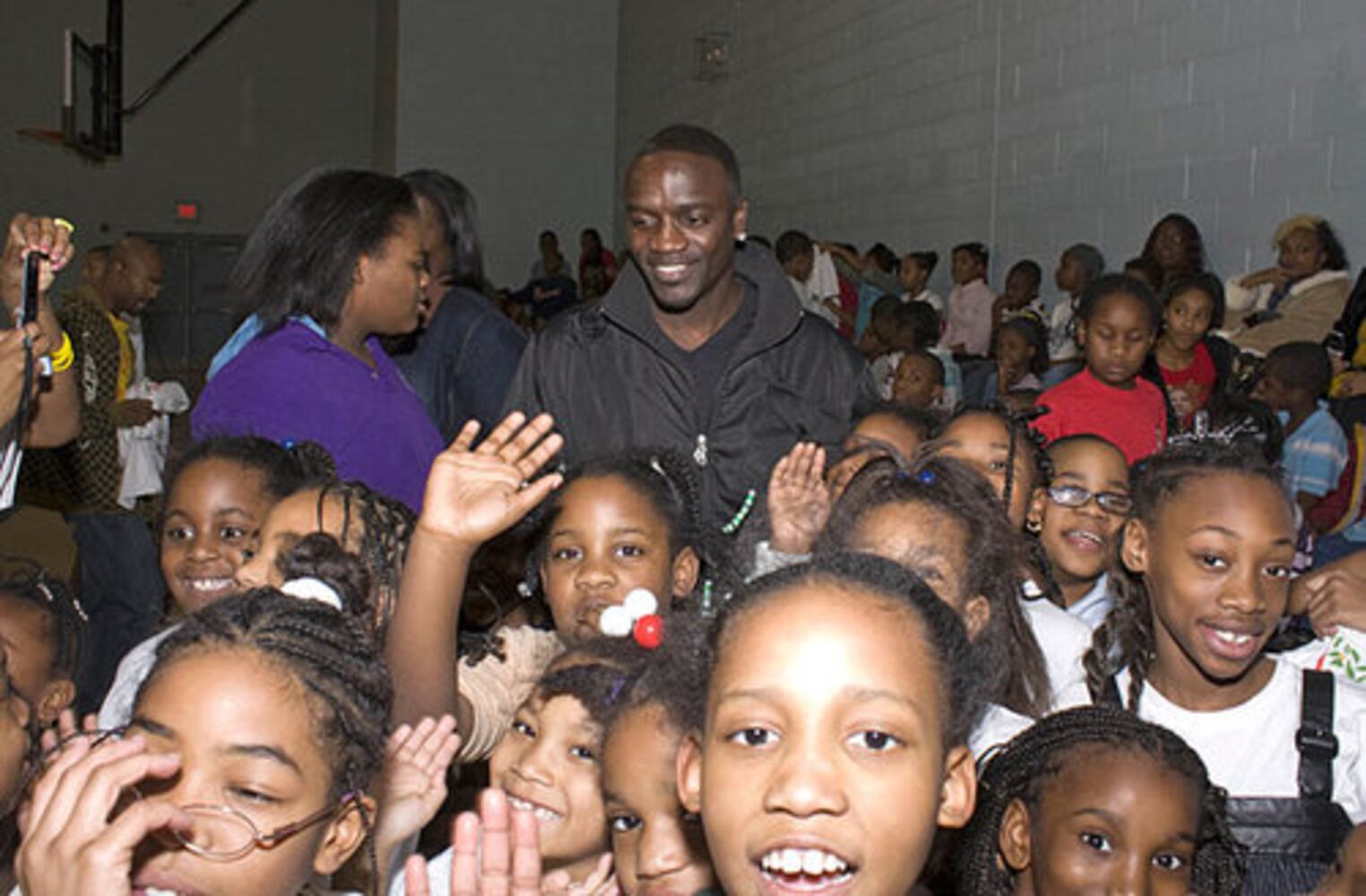 Akon hosts Holiday Toy Give-Away