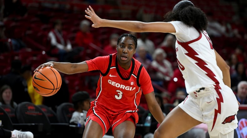 Georgia guard Dani Carnegie (left) runs a play against Arkansas on Thursday, Jan. 22, 2026, in Fayetteville, Ark. Carnegie, a former Grayson High School star, scored 31 points in the game. (Michael Woods/AP)