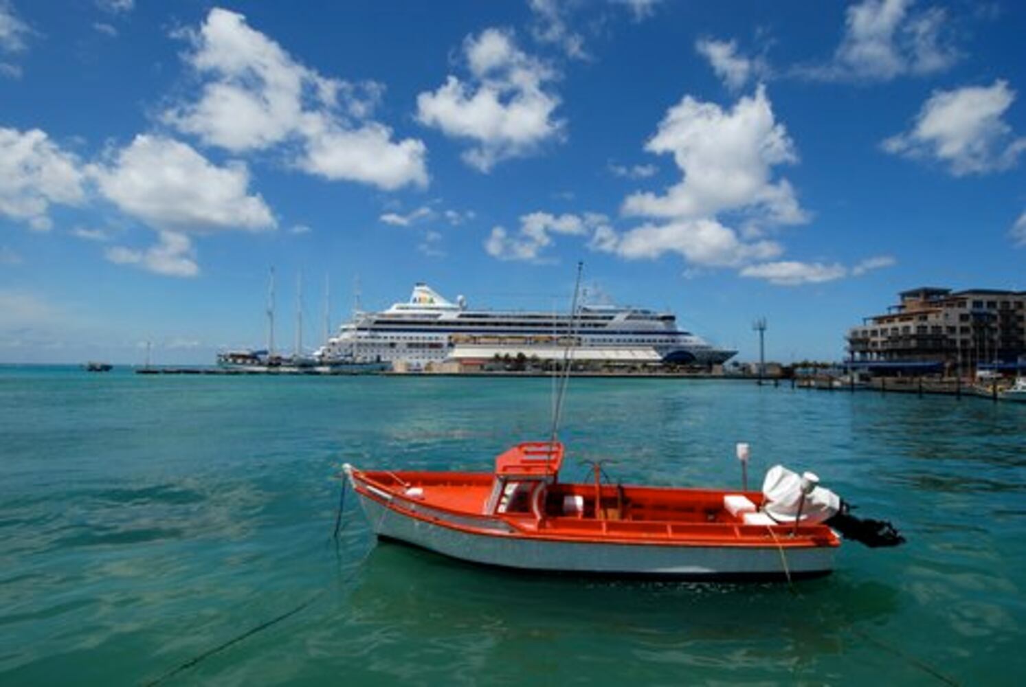 Aruba: Island of stunning sand and seas