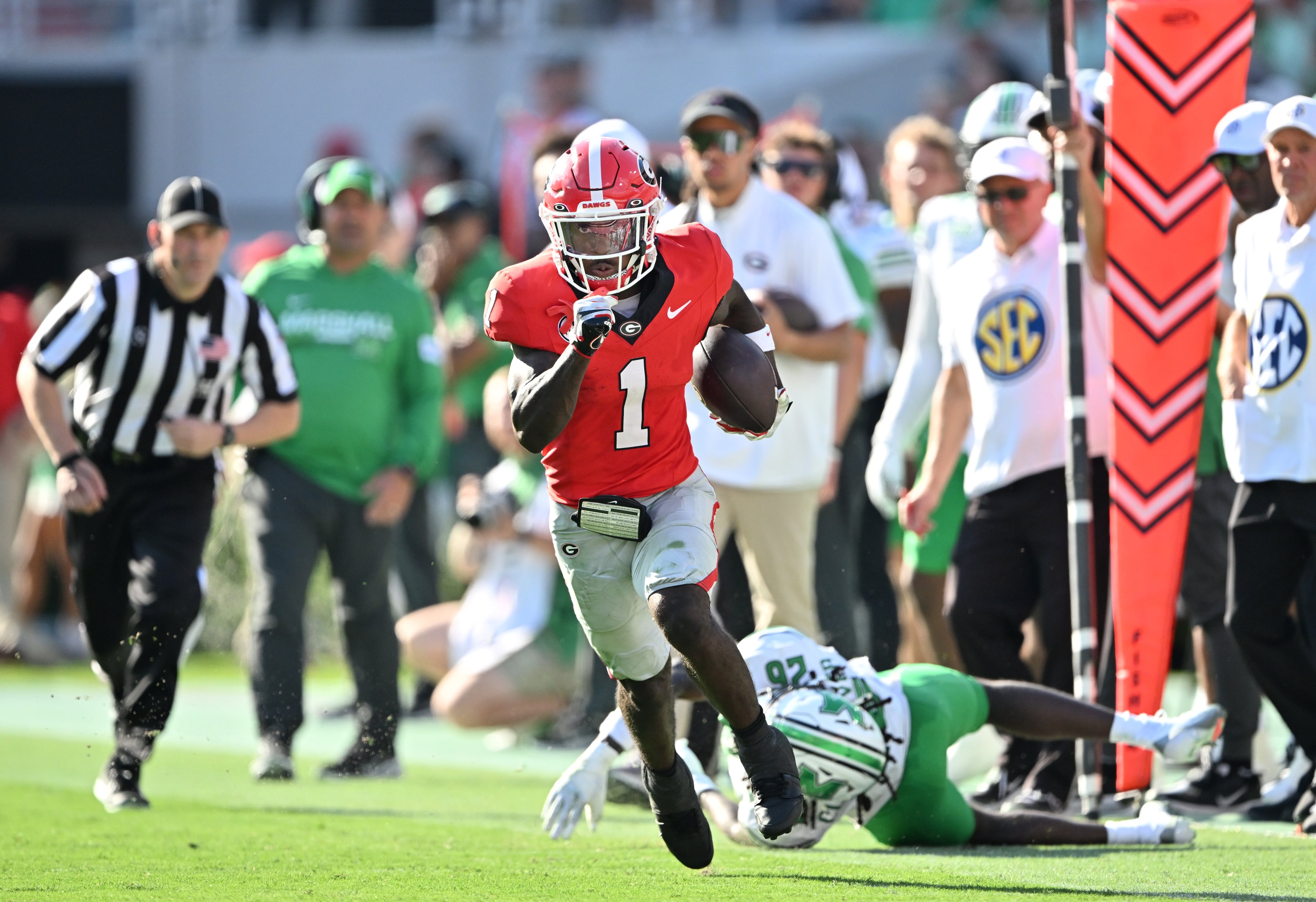 Georgia fans celebrate after wide receiver Zachariah Branch (1) runs for a touchdown during the second half in an NCAA football game at Sanford Stadium, Saturday, August 30, 2025, in Athens. Georgia won 45-7 over Marshall. (Hyosub Shin / AJC)