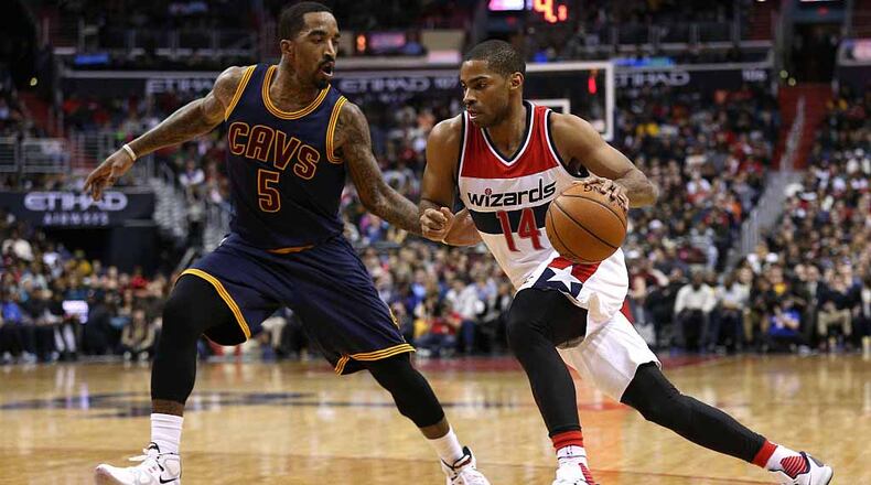 Gary Neal of the Washington Wizards dribbles in front of J.R. Smith of the Cleveland Cavaliers during the second half at Verizon Center on January 6, 2016 in Washington, DC. (Photo by Patrick Smith/Getty Images)