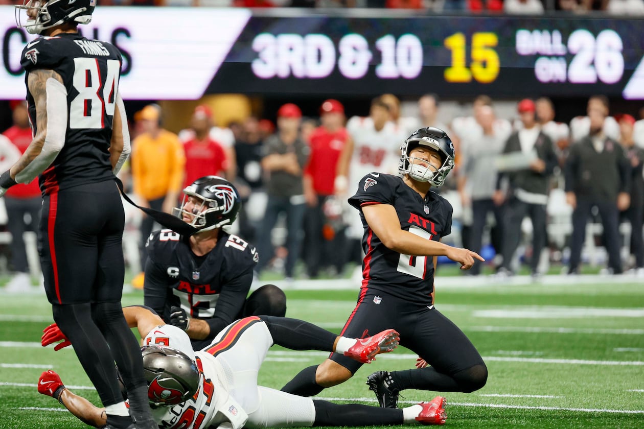 Atlanta Falcons placekicker Younghoe Koo (6) reacts after missing a last-second field goal. The Atlanta Falcons lost their home opener 23-20 to the Tampa Bay Buccaneers at Mercedes-Benz Stadium on Sunday, September 7, 2025, in Atlanta. (Miguel Martinez/ AJC)