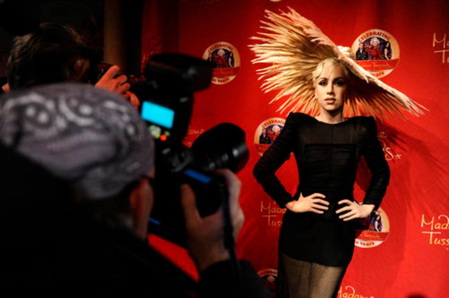 Lady Gaga shows her waxy 'Poker Face'