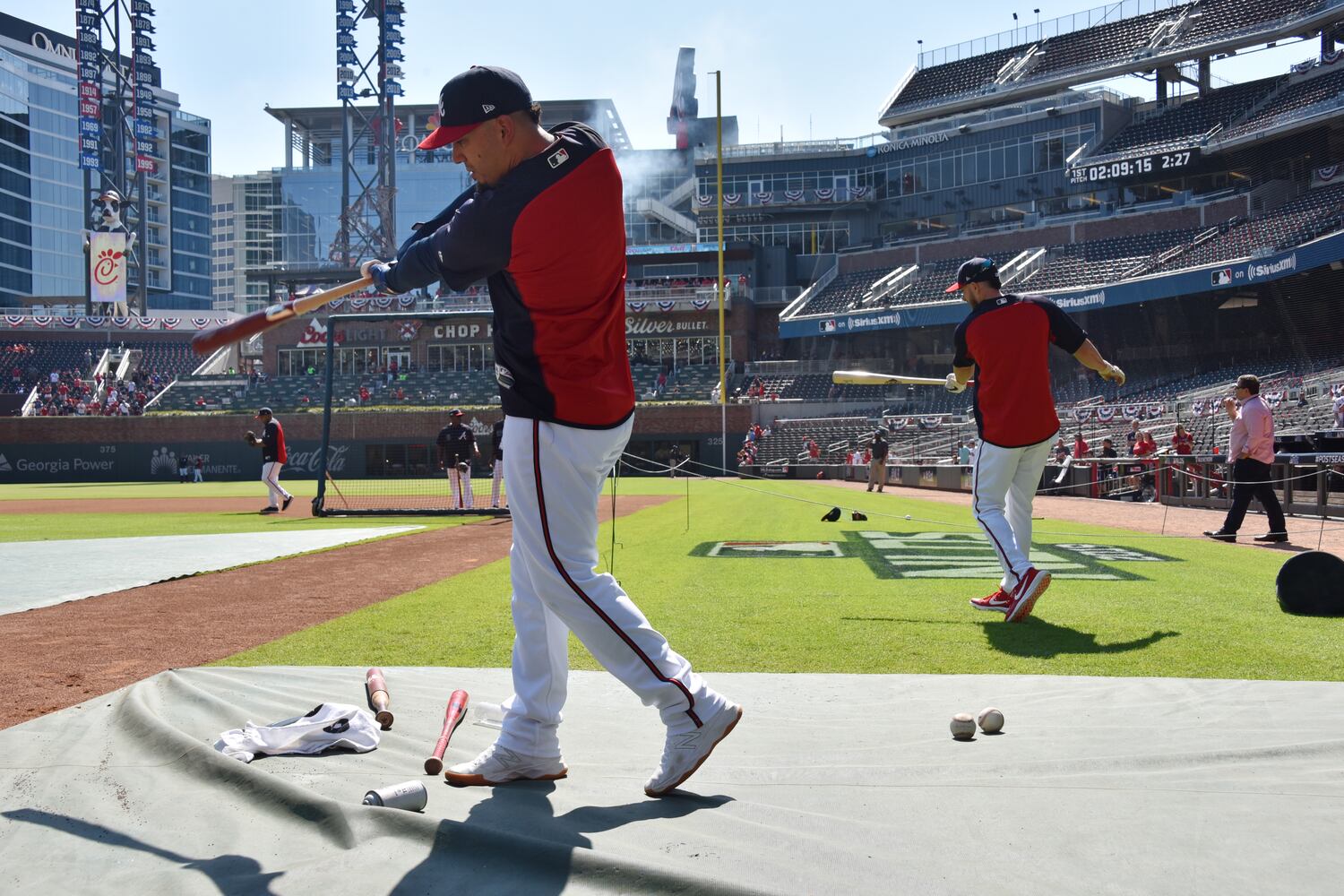 Photos: The scene at Game 2 of the Braves-Cardinals series