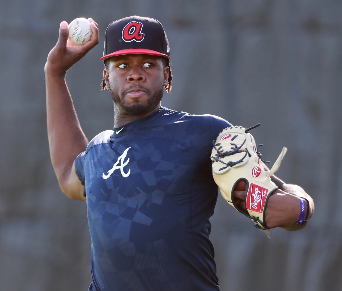 Photos: Pitchers and catchers report to Braves spring training