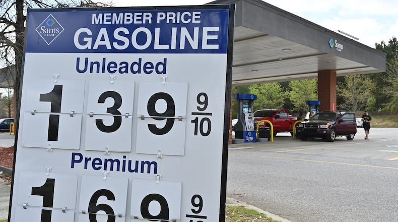 Regular gas at Sam’s Club in Buford near Mall of Georgia dropped to $1.39 a gallon on Saturday, March 28, 2020. Gas prices in metro Atlanta have fallen amid the global coronavirus outbreak. (Hyosub Shin / Hyosub.Shin@ajc.com)