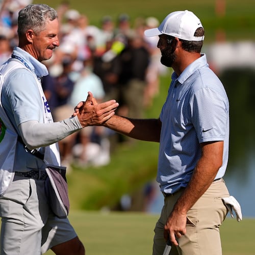 Scottie Scheffler celebrates winning on the 18th green the final round of the St. Jude Championship golf tournament, Sunday, Aug. 16, 2026, in Memphis, Tenn. (AP Photo/George Walker IV)