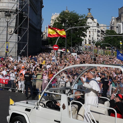 Pope Leo XIV arrives to preside over Mass marking the Catholic feast of Corpus Christi in Plaza de Cibeles in Madrid, Sunday, June 7, 2026, on the second day of a seven-day apostolic journey to mainland Spain and the Canary Islands. (AP Photo/Alessandra Tarantino)